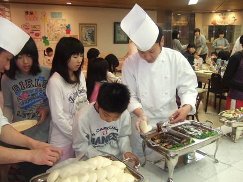 慰問　食事の様子4.jpg