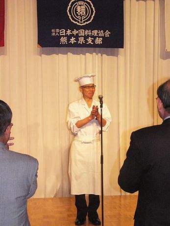 川上料理長　手締め.jpg